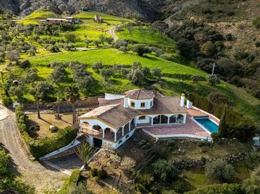 Casa rústica amb piscina en venda a Casarabonela