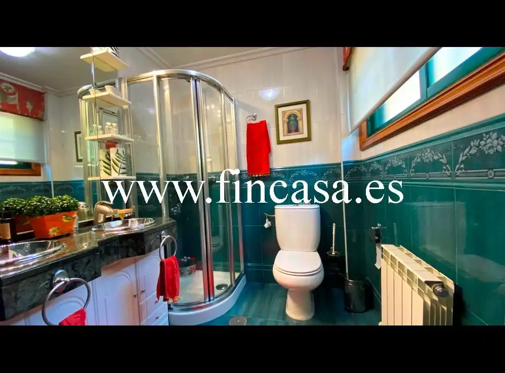 Baño de Casa o chalet en venta en Vigo  con Calefacción, Jardín privado y Parquet