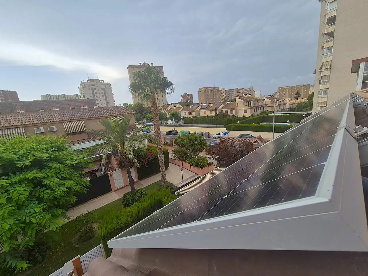 Vista exterior de Casa o xalet en venda en Alicante / Alacant amb Aire condicionat, Jardí privat i Terrassa