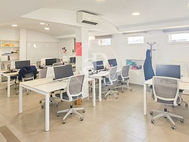Office space with lift to rent in Centro