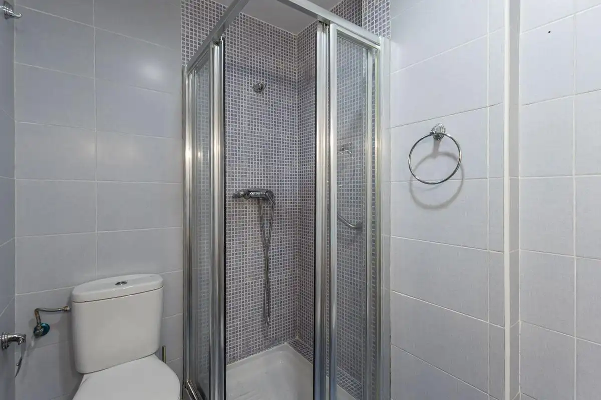 Baño de Piso en venta en Armilla con Aire acondicionado y Balcón