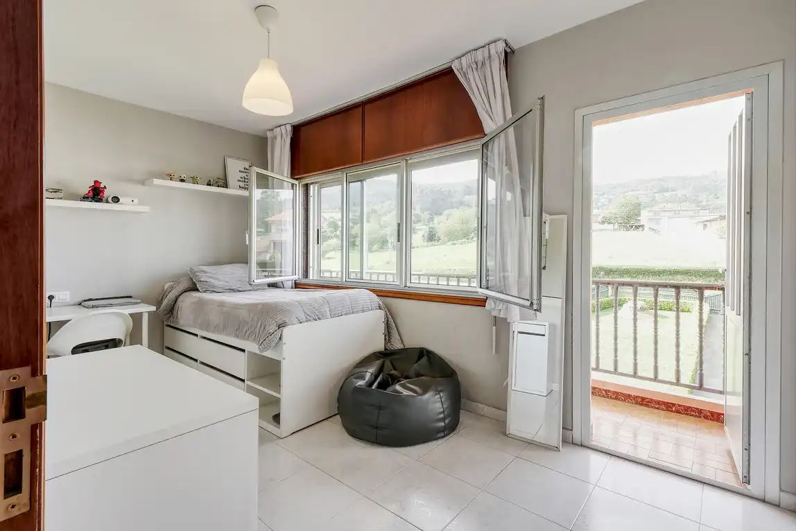 Habitación de Casa o chalet en venta en A Laracha   con Calefacción, Jardín privado y Trastero