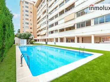 Pis amb piscina en venda a Avenida Deportista Miriam Blasco