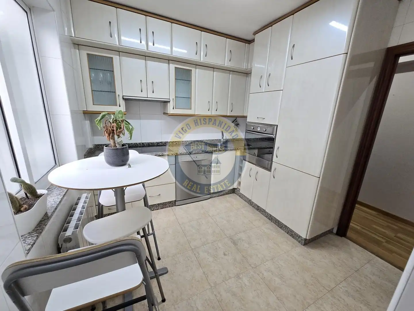 Cocina de Piso de alquiler en Vigo  con Calefacción
