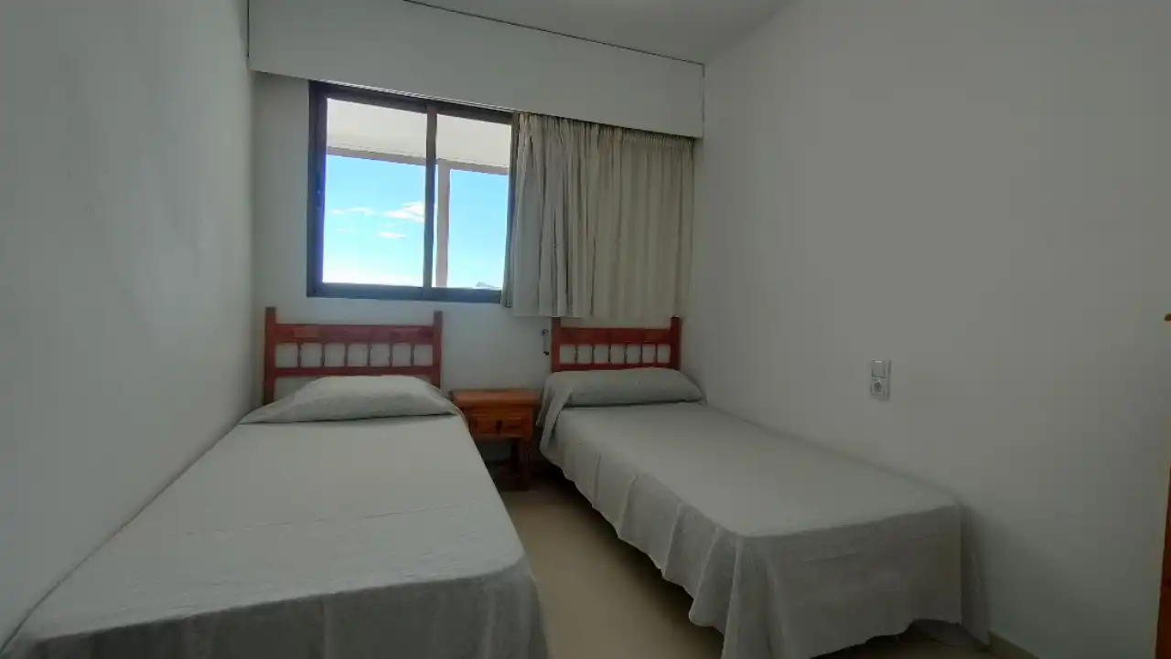 Habitación de Apartamento en venta en Benidorm con Aire acondicionado, Amueblado y Piscina comunitaria