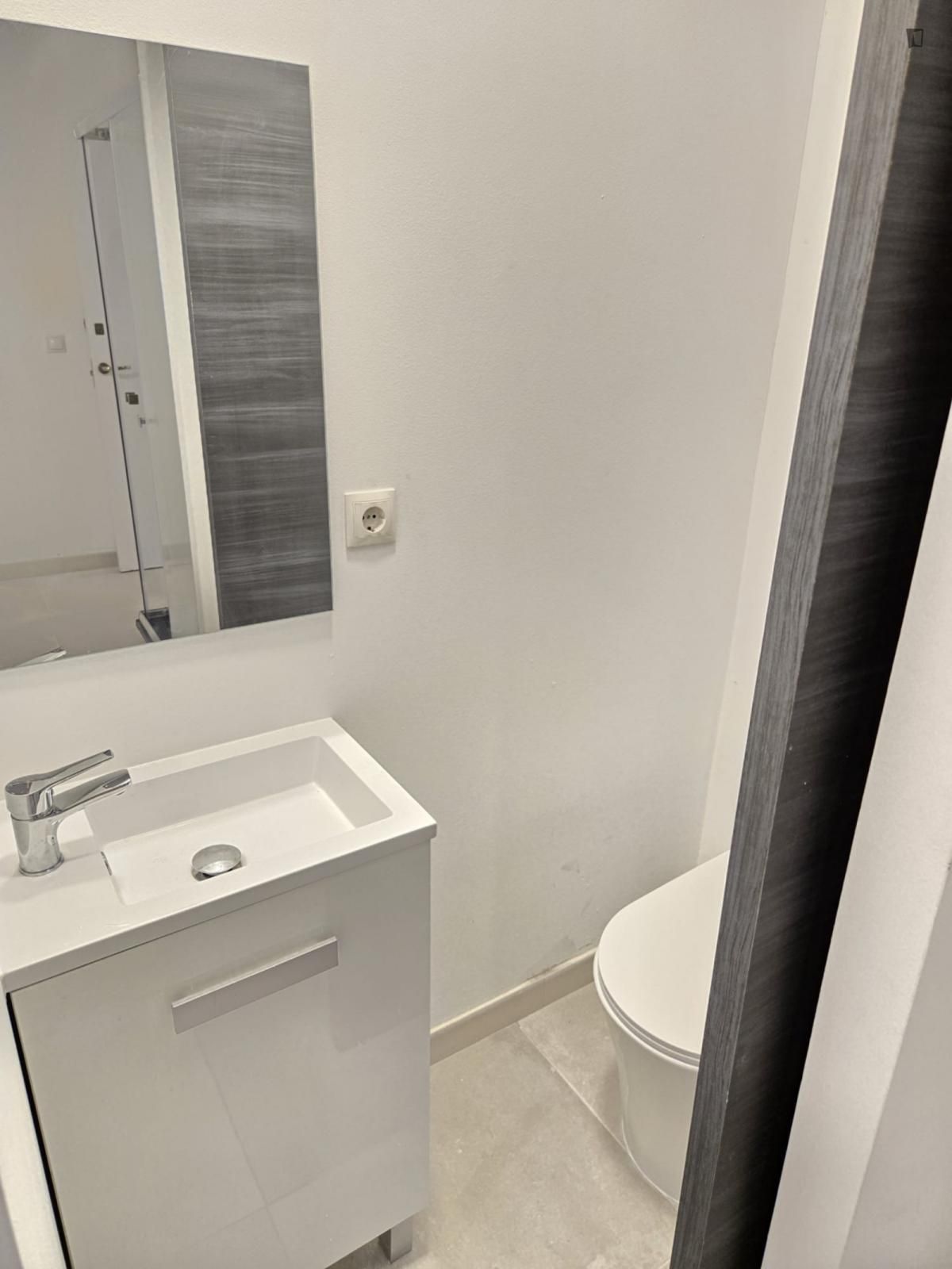 Bathroom of Study to rent in  Madrid Capital  with Furnished and Internet