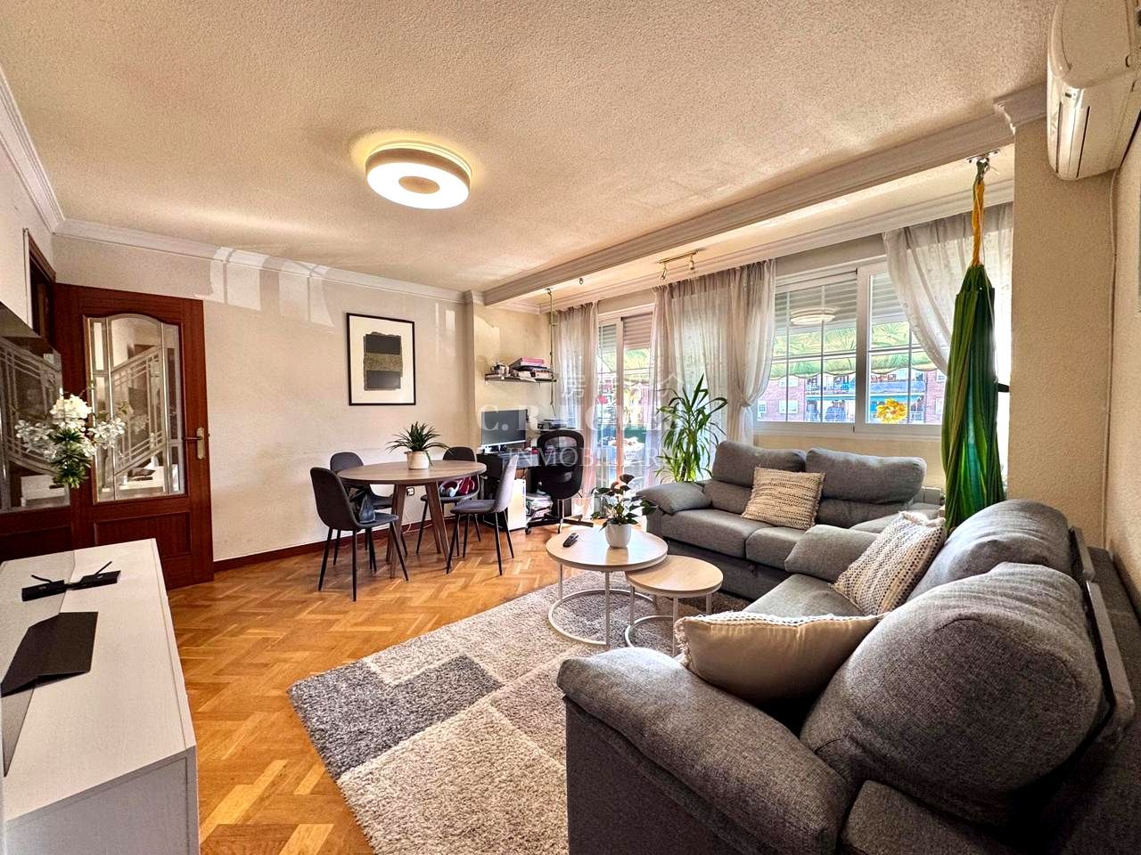 Living room of Flat for sale in Getafe  with Air Conditioner, Heating and Parquet flooring