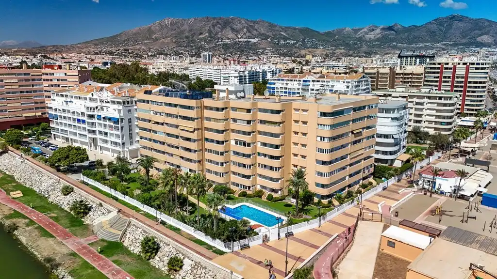 Apartamento con piscina en venta en Castillo Sohail - Myramar, imagen 28