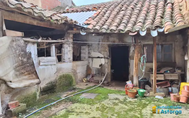 Vista exterior de Casa o xalet en venda en Valderrey amb Calefacció i Moblat