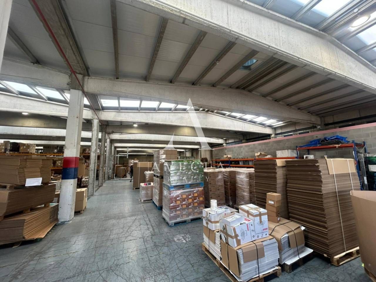 Nau industrial de lloguer en Terrassa