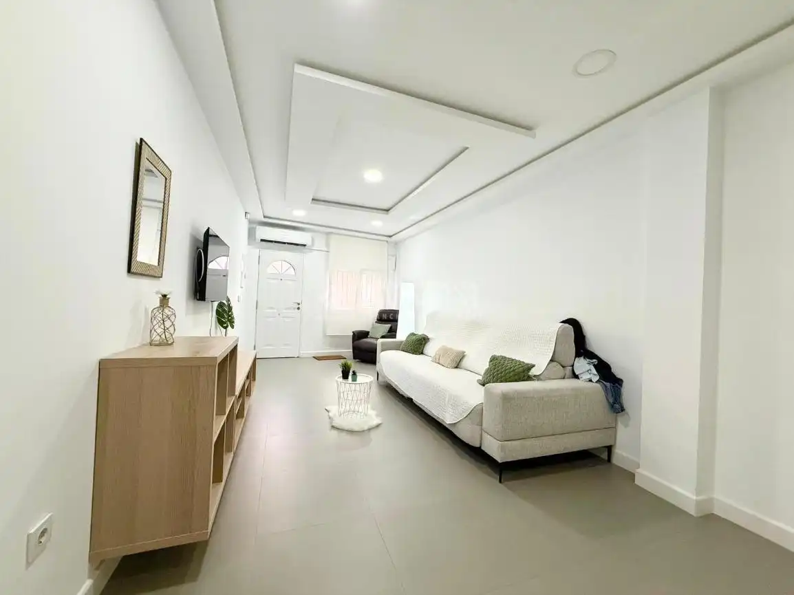 Sala de estar de Casa adosada en venta en Almería con Calefacción y Terraza