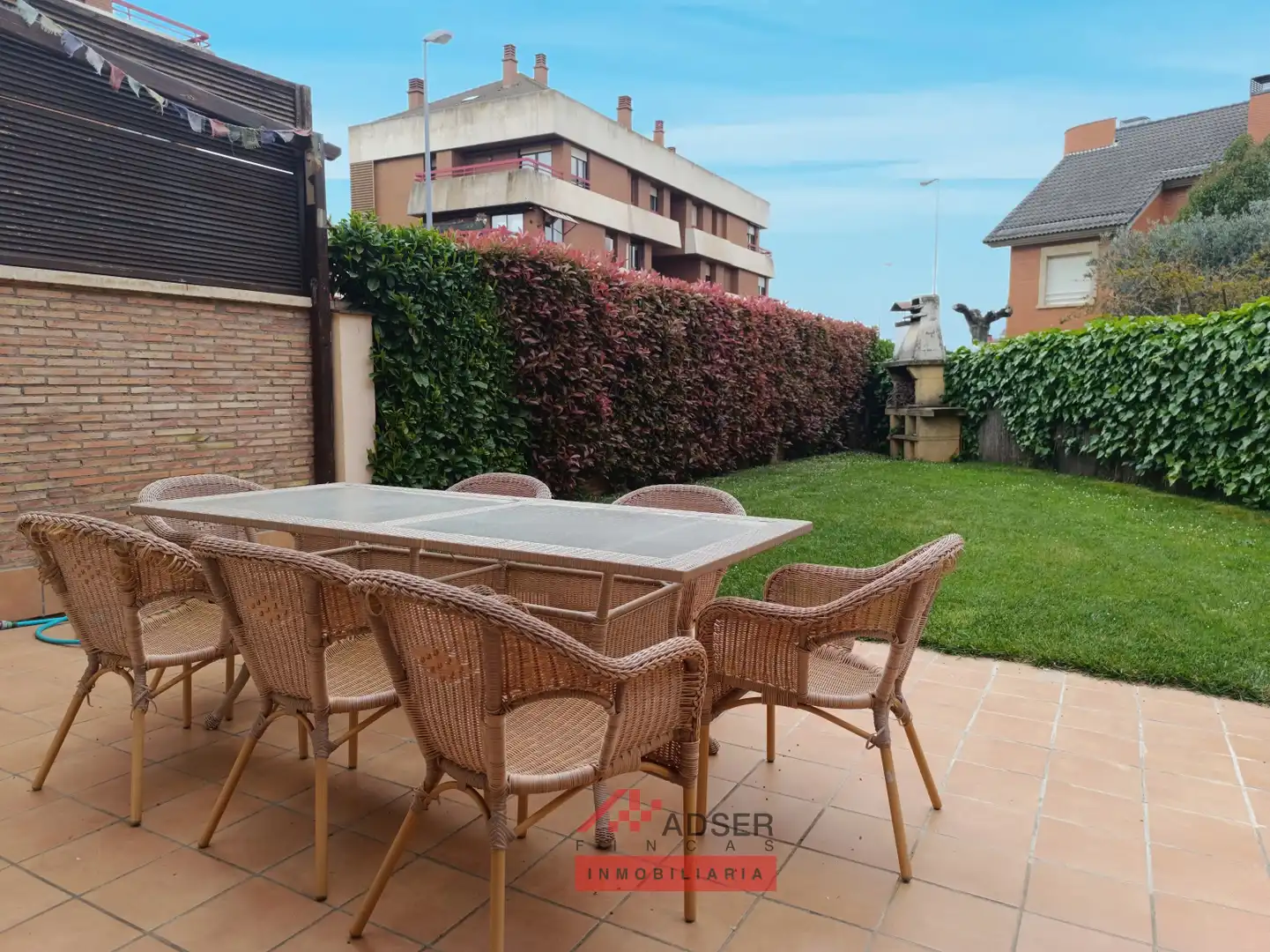 Jardí de Casa o xalet en venda en  Logroño amb Aire condicionat, Calefacció i Jardí privat