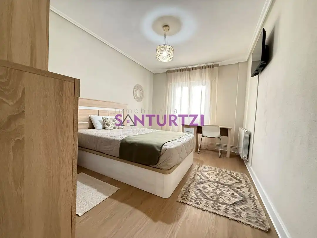 Bedroom of Flat for rent in Santurtzi   with Heating and Balcony