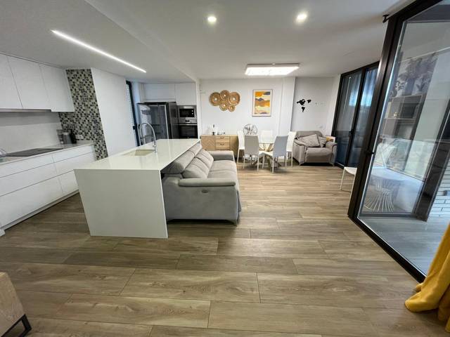 Piso en Venta en Carrer Josep Maria Sert en Nord