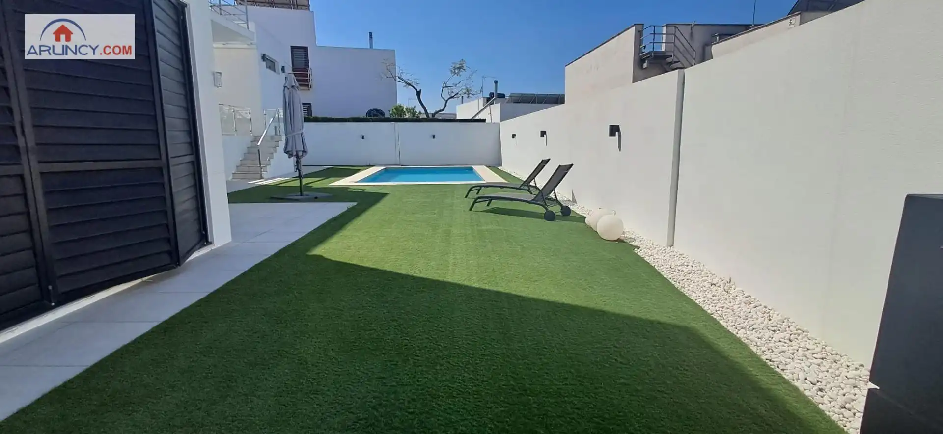 Piscina de Casa o xalet de lloguer en Montequinto amb Aire condicionat, Jardí privat i Traster