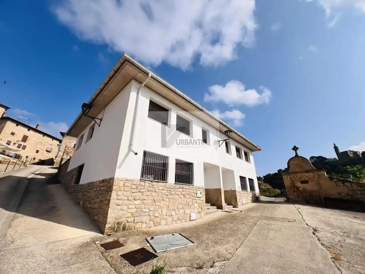 Außenansicht von Einfamilien-Reihenhaus zum Verkauf in Torres del Río mit Privatgarten