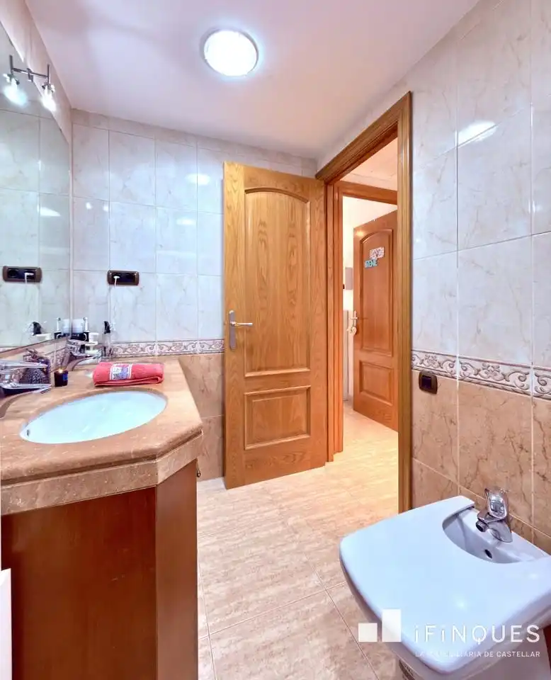 Bathroom of Flat for sale in Castellar del Vallès  with Heating, Balcony and Internet