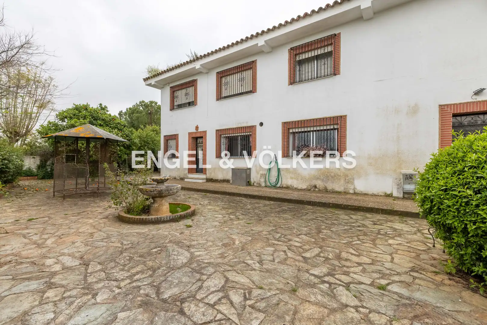 Casa rústica amb terrassa en venda a Sanlúcar la Mayor, imagen 60