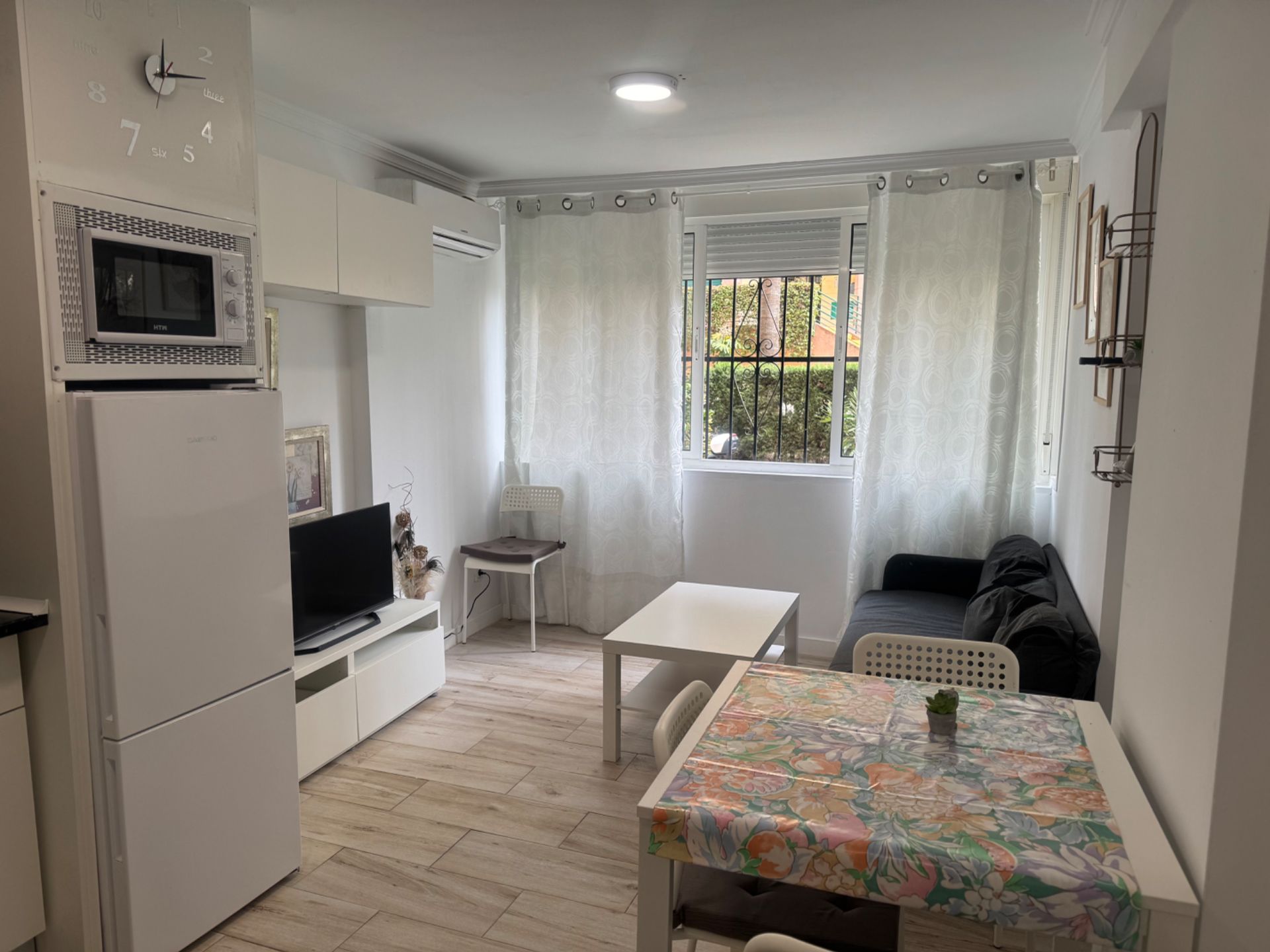 Living room of Apartment for rent in Marbella  with Air Conditioner, Furnished and Washing machine