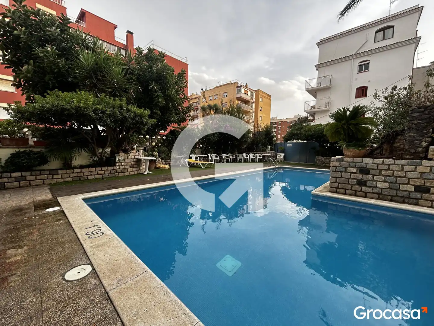 Piscina de Apartamento en venta en Calella con Amueblado, Lavadora y TV