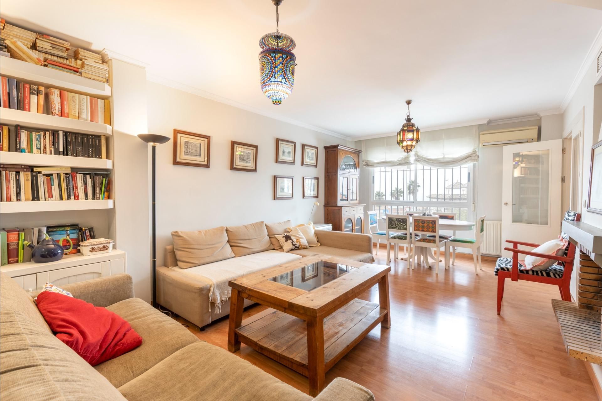 Sala de estar de Casa adosada en venta en  Granada Capital con Aire acondicionado, Calefacción y Piscina comunitaria