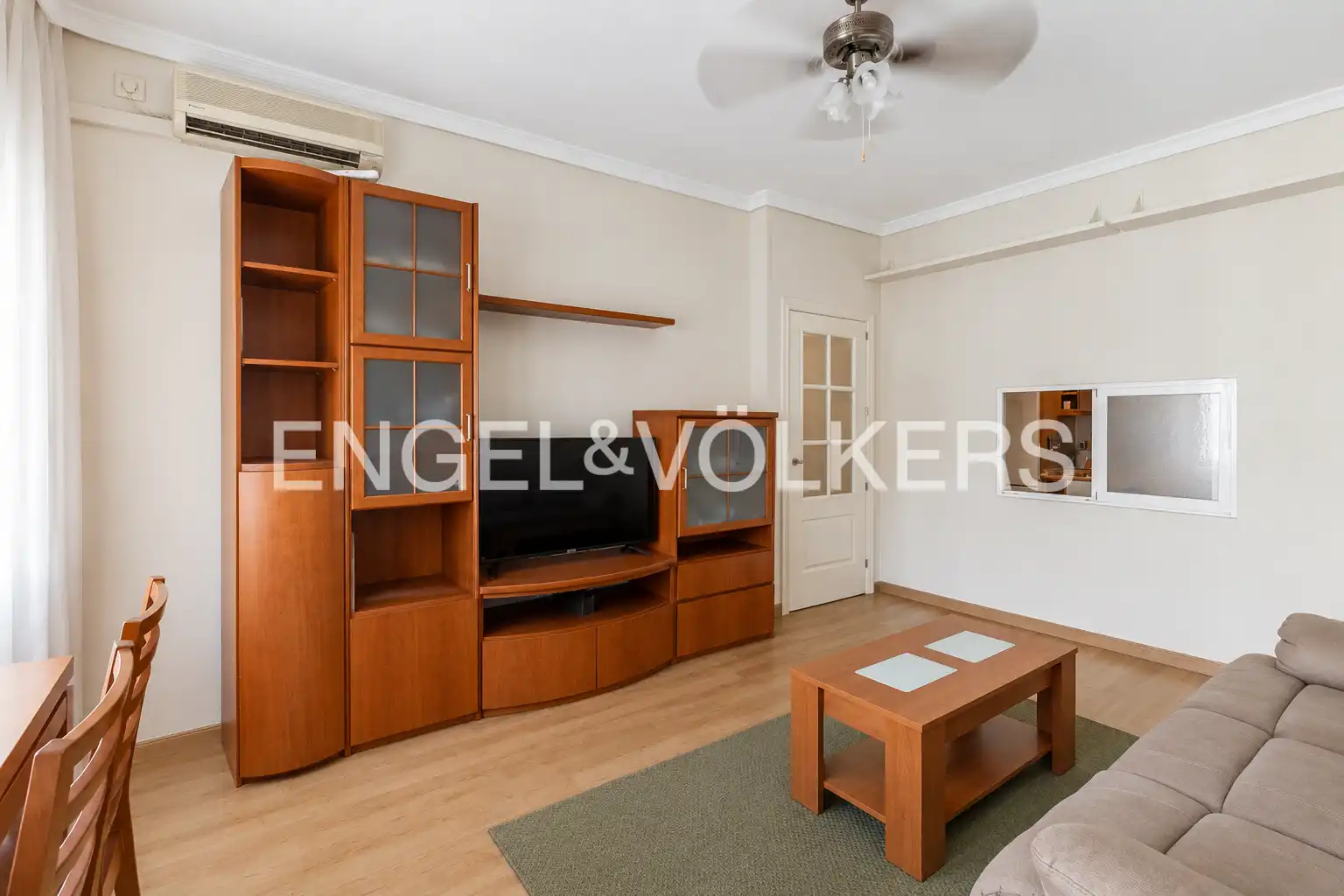 Living room of Flat for rent in Madrid  with Air Conditioner and Heating