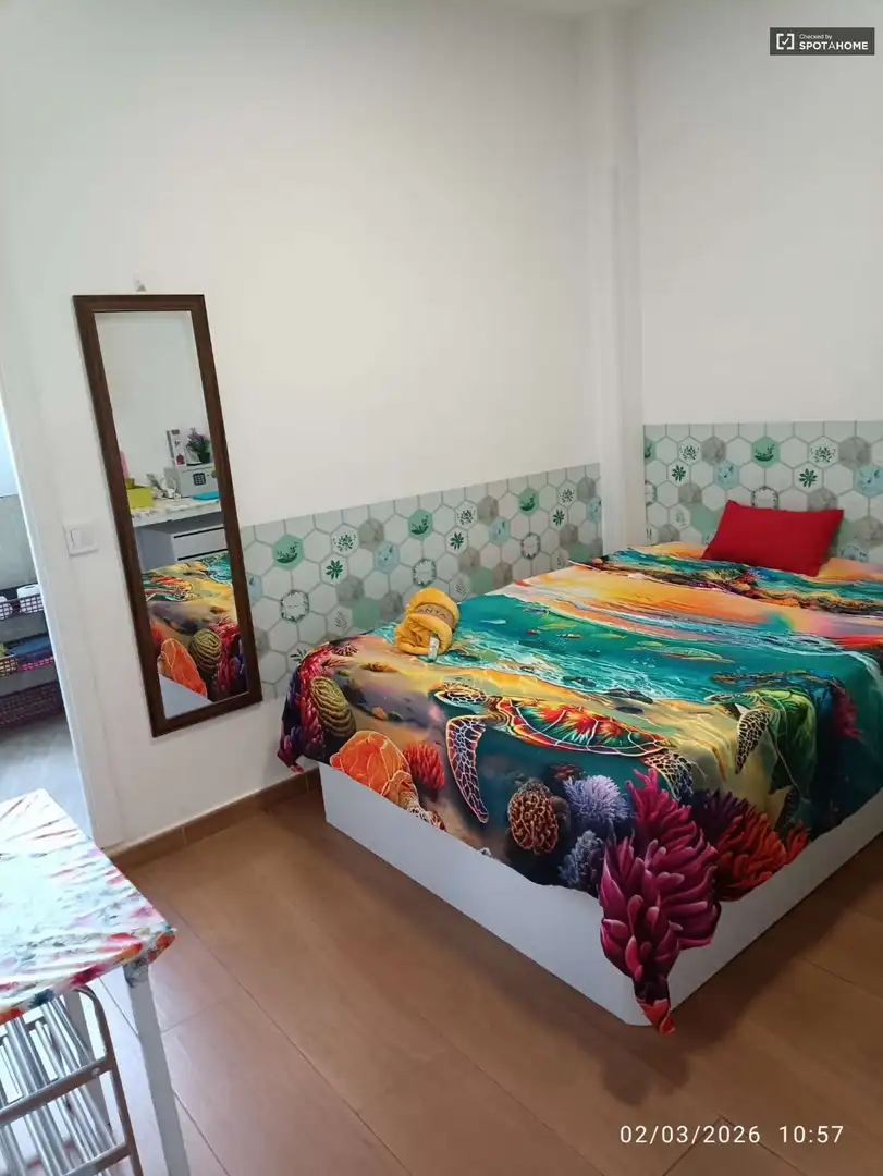 Bedroom of Flat for share in Madrid  with Air Conditioner, Terrace and Furnished