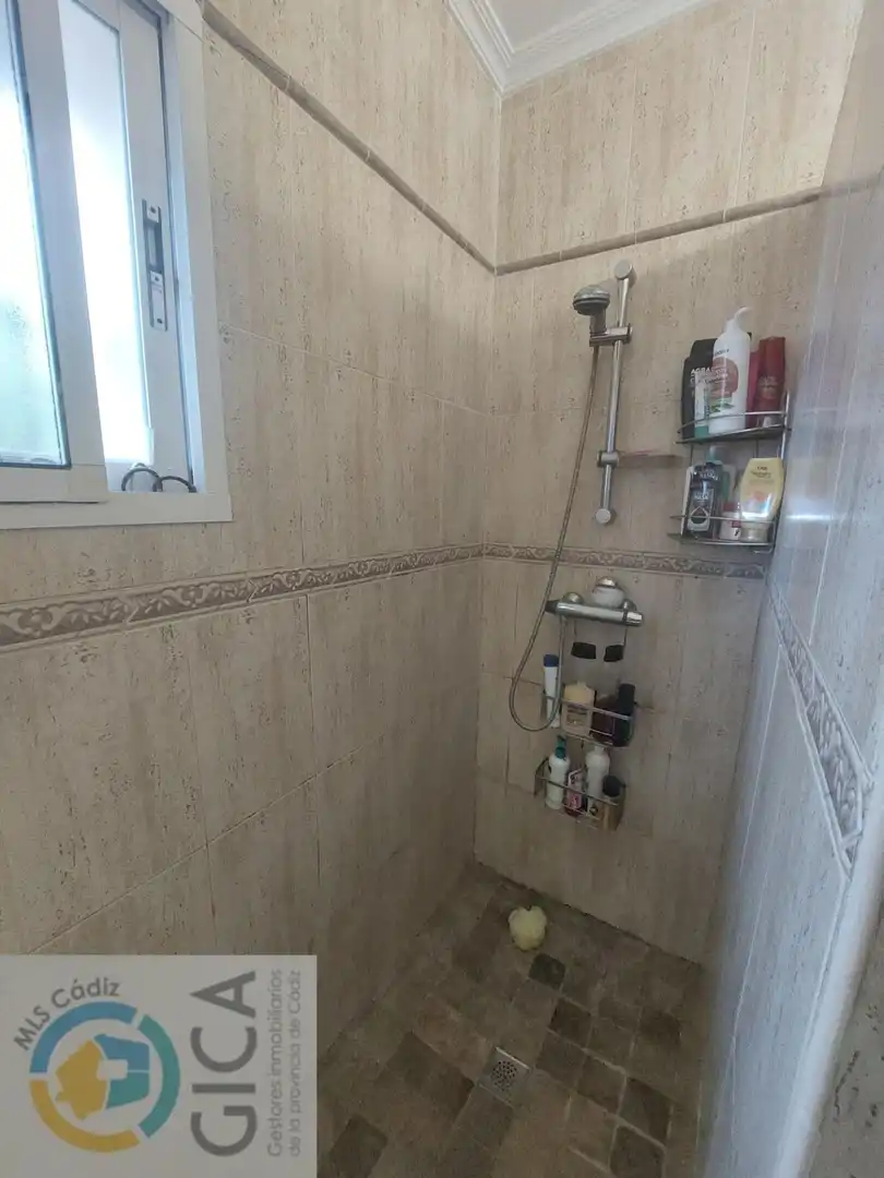 Bany de Casa o xalet en venda en Algeciras amb Jardí privat i Traster