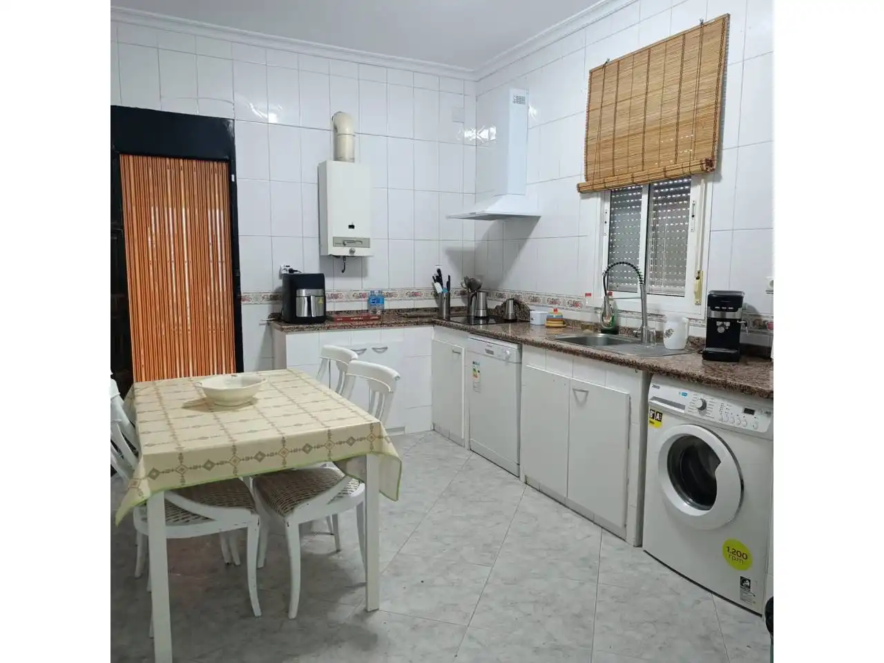 Cocina de Casa o chalet en venta en Carmona con Aire acondicionado, Calefacción y Jardín privado