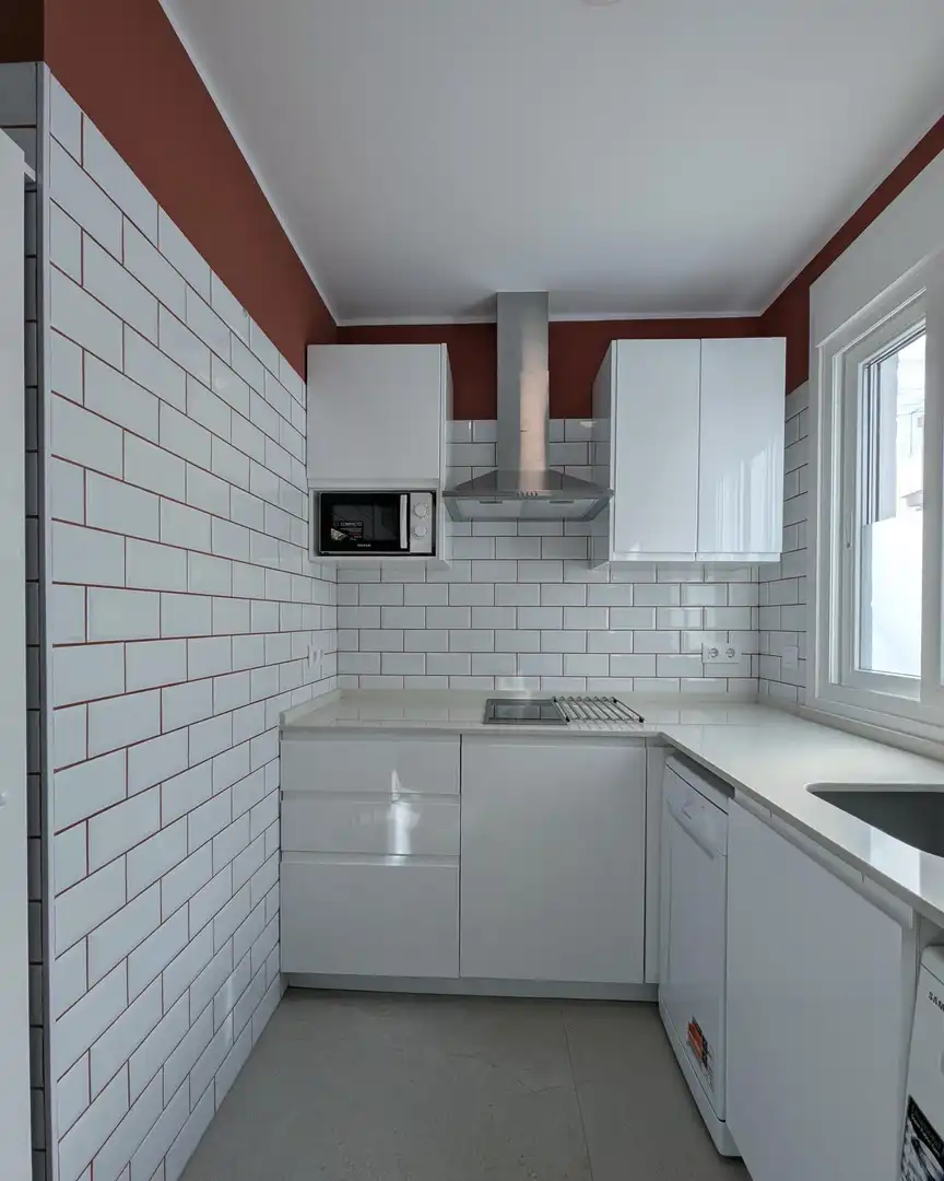 Cuina de Apartament de lloguer en Sevilla amb Aire condicionat i Moblat