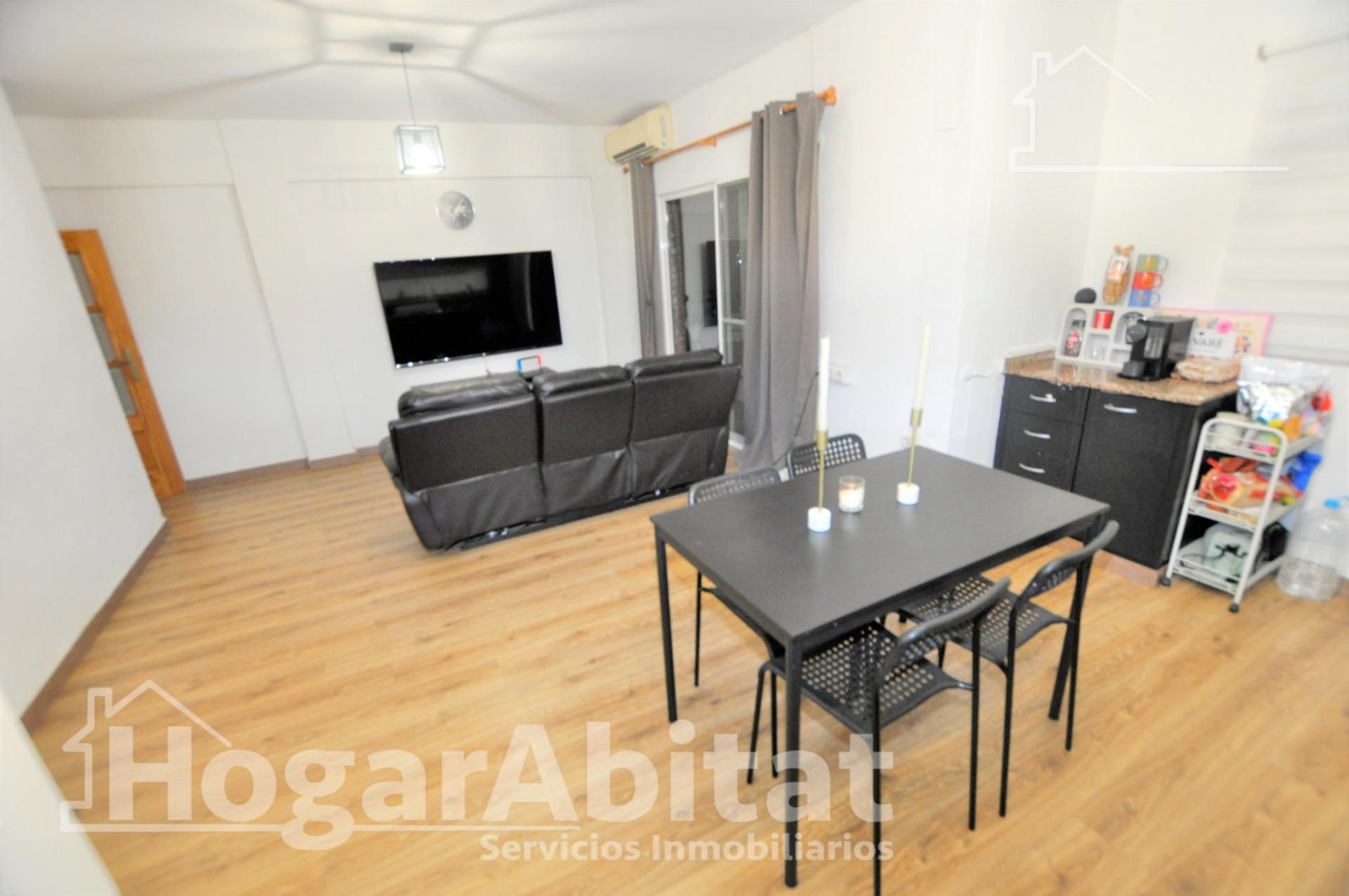 Sala d'estar de Pis en venda en  Valencia Capital amb Aire condicionat, Parquet i Balcó