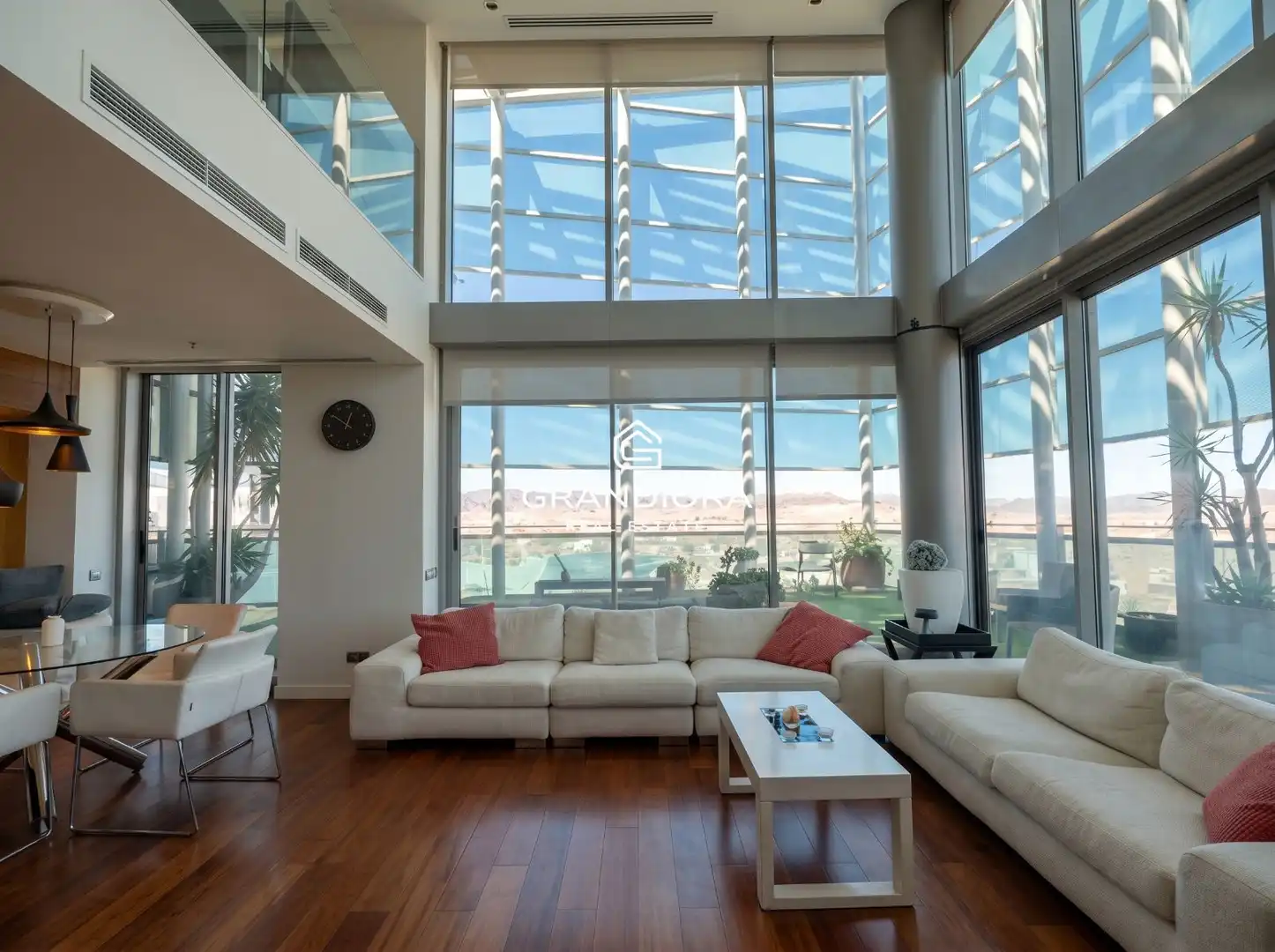 Sala d'estar de Àtic de lloguer en Barcelona amb Aire condicionat, Terrassa i Piscina