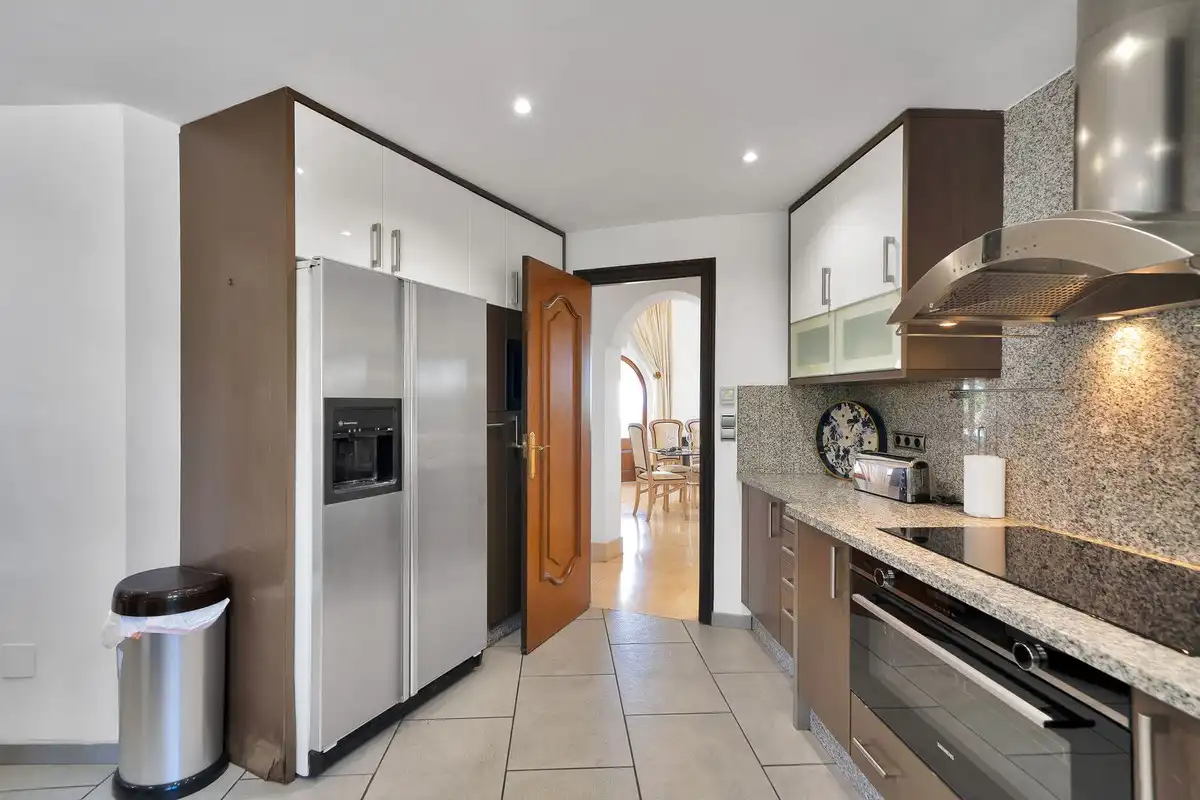 Cocina de Casa o chalet en venta en Marbella con Aire acondicionado, Calefacción y Jardín privado