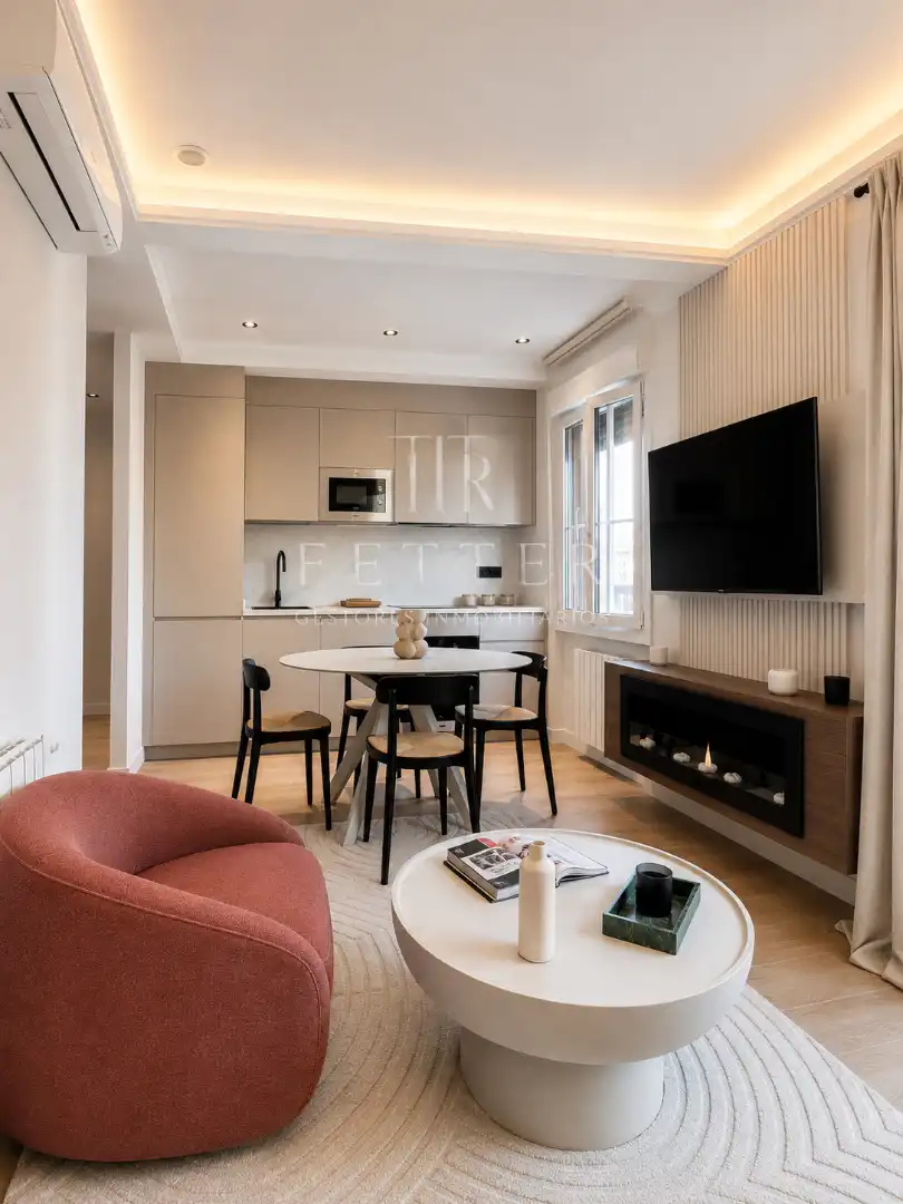 Living room of Flat for sale in Madrid  with Air Conditioner, Heating and Furnished
