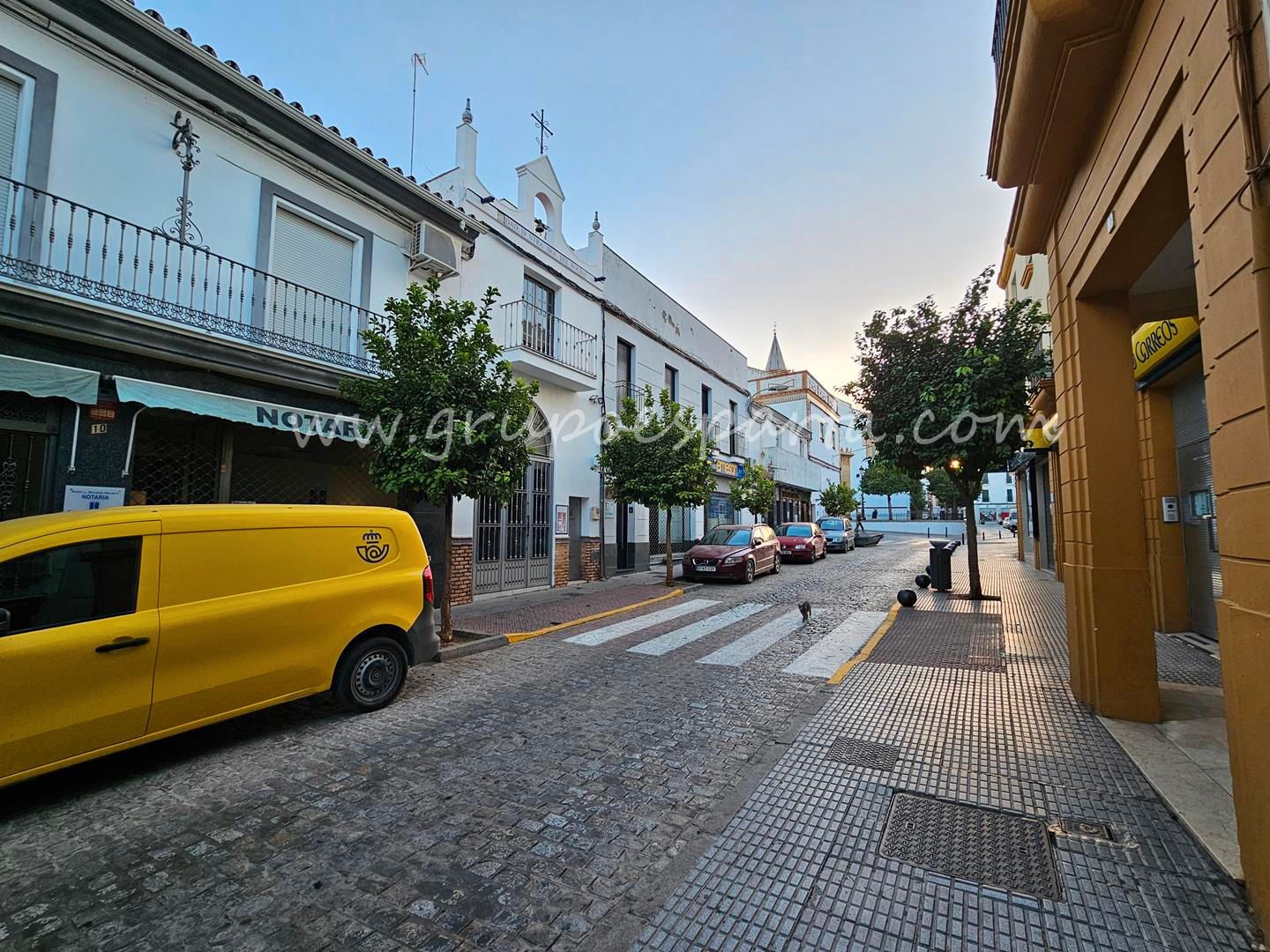 Vista exterior de Pis en venda en Sanlúcar la Mayor amb Aire condicionat, Terrassa i Traster