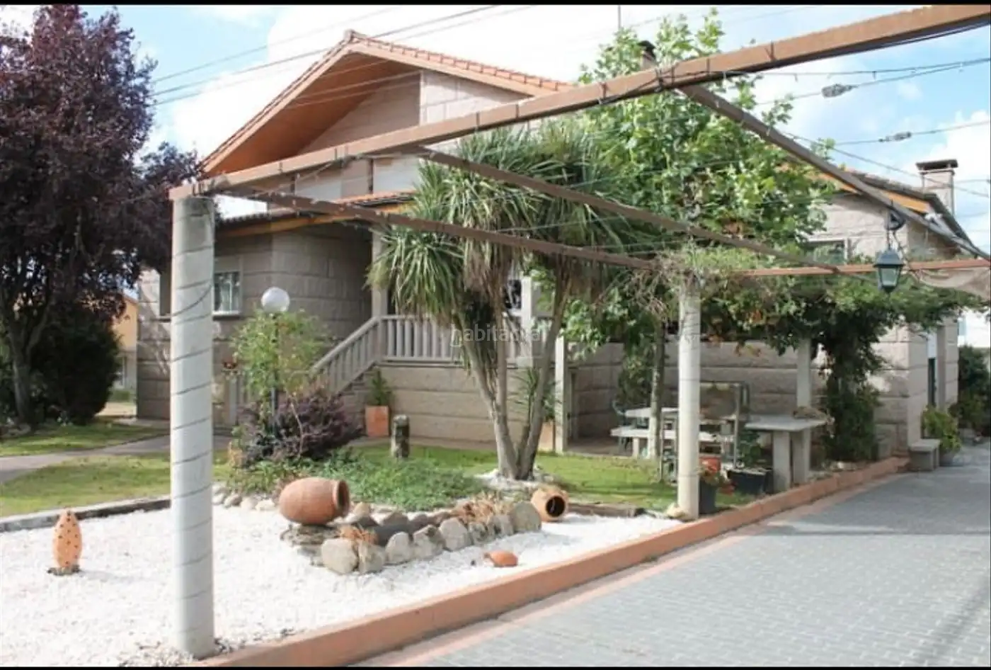 Xalet amb jardí en venda a Lugar Castro 3