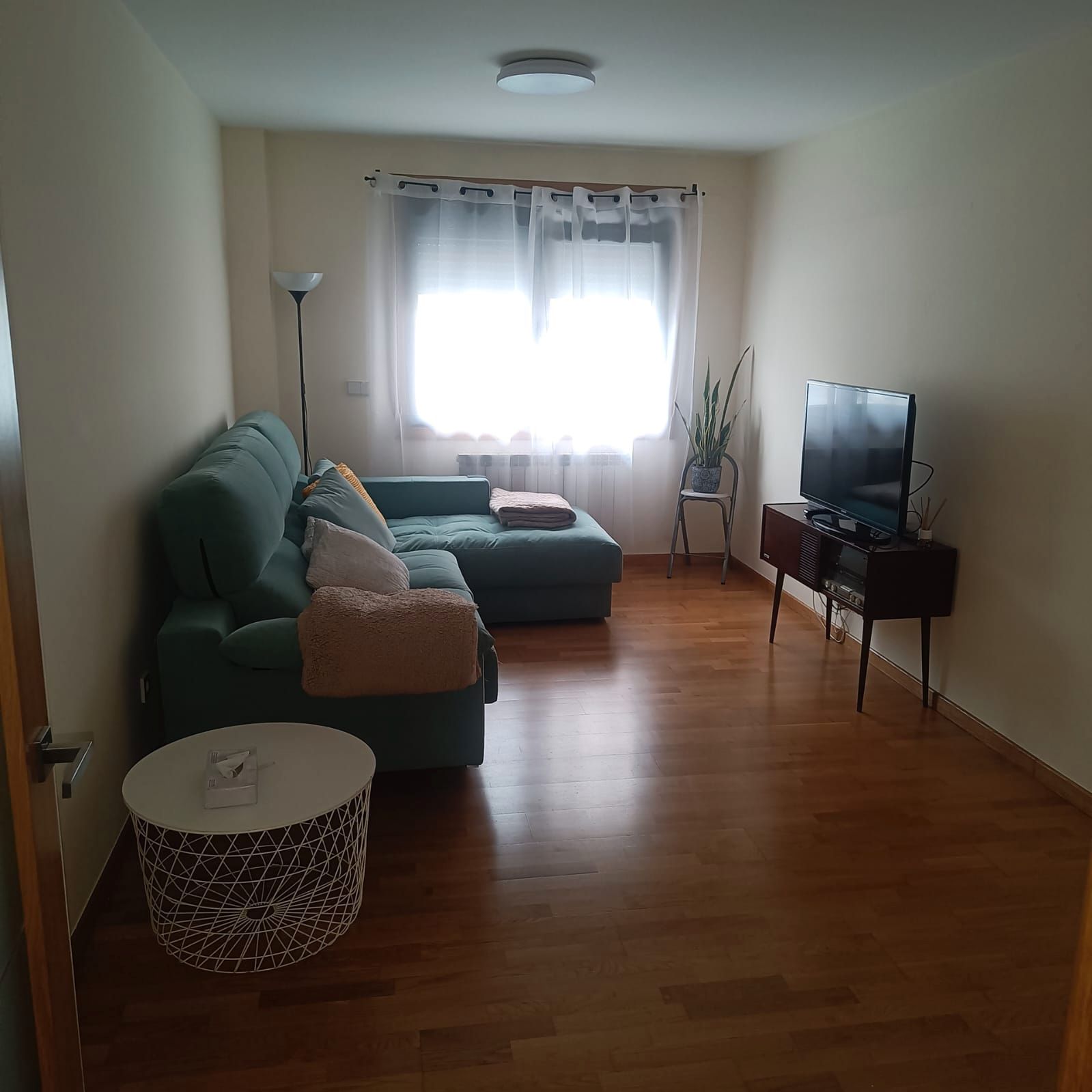 Living room of Flat to rent in Pontevedra Capital   with Heating, Parquet flooring and Storage room