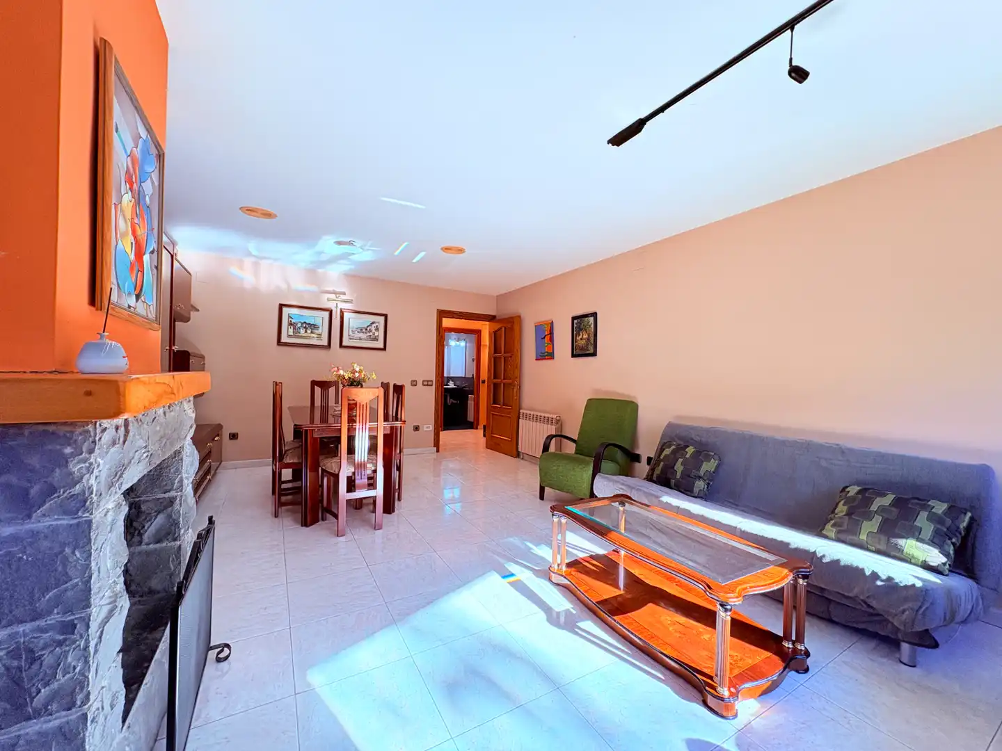 Wohnzimmer von Wohnung zum Verkauf in Sesué mit Heizung und Möbliert