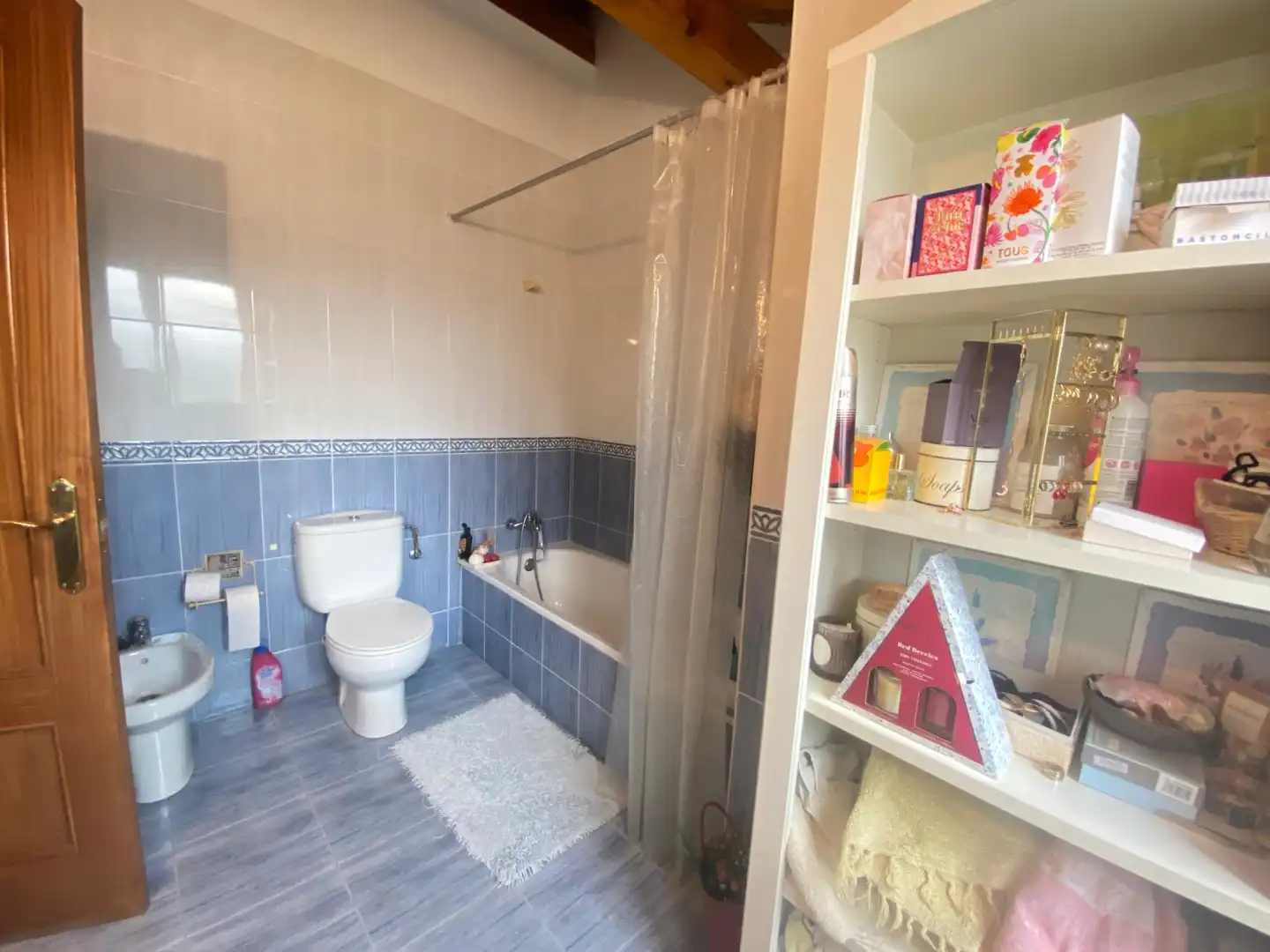 Bathroom of Detached homes for sale in Castro-Urdiales  with Heating, Private garden and Parquet flooring