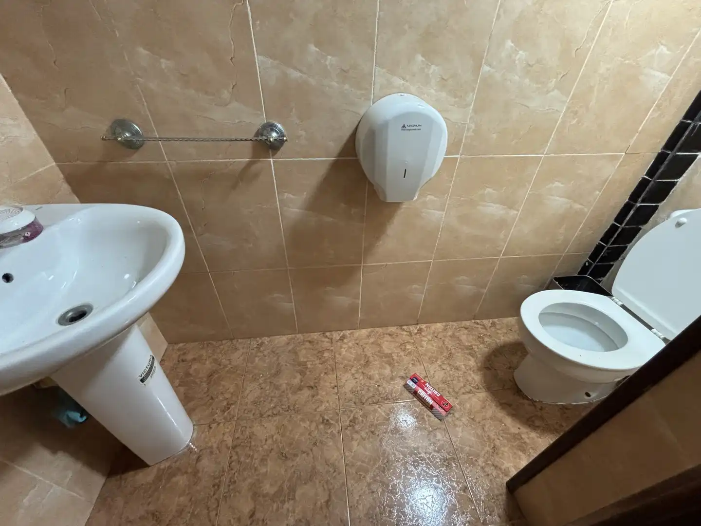 Bany de Local en venda en Barcelona
