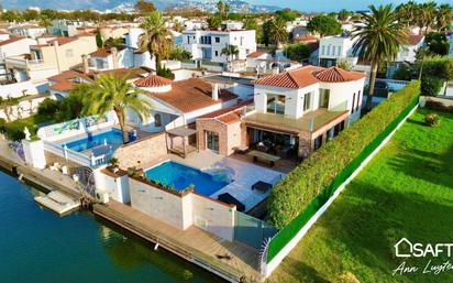 Vista exterior de Casa o xalet en venda en Empuriabrava amb Aire condicionat, Calefacció i Terrassa