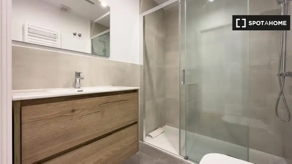 Baño de Apartamento para compartir en Barcelona con Aire acondicionado, Calefacción y Terraza