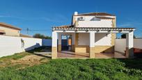 Vista exterior de Casa o xalet en venda en Chiclana de la Frontera amb Jardí privat, Terrassa i Traster