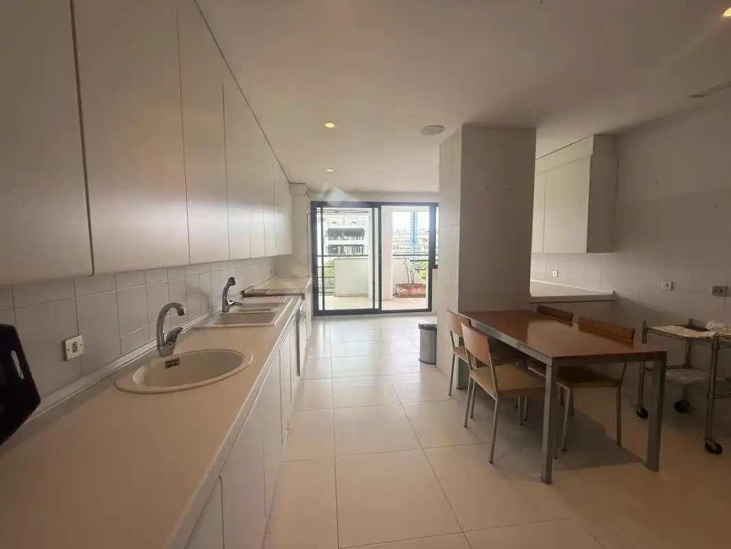Cocina de Oficina de alquiler en Marbella con Calefacción