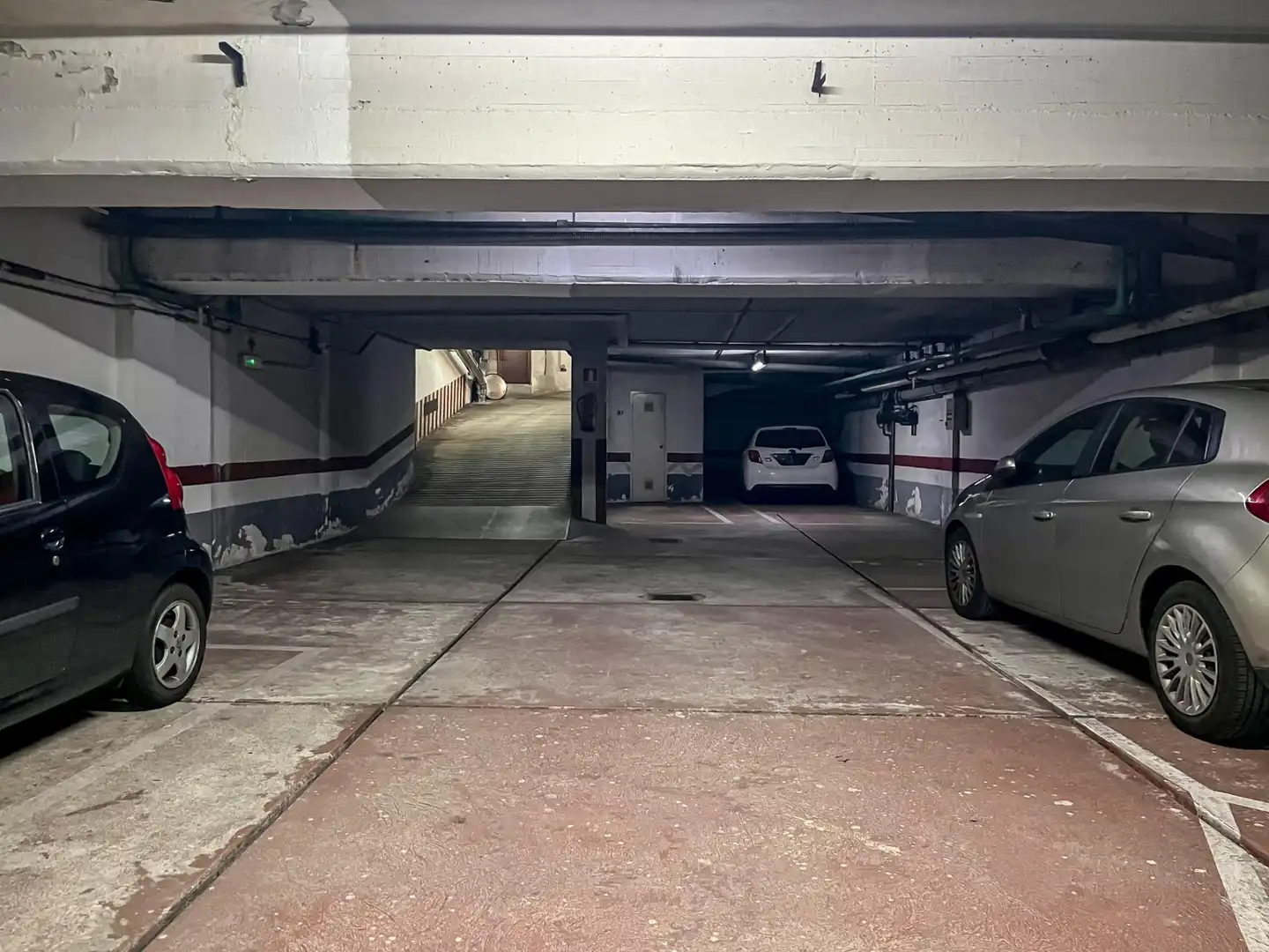 Aparcament de Pis en venda en A Coruña Capital  amb Calefacció, Parquet i Traster
