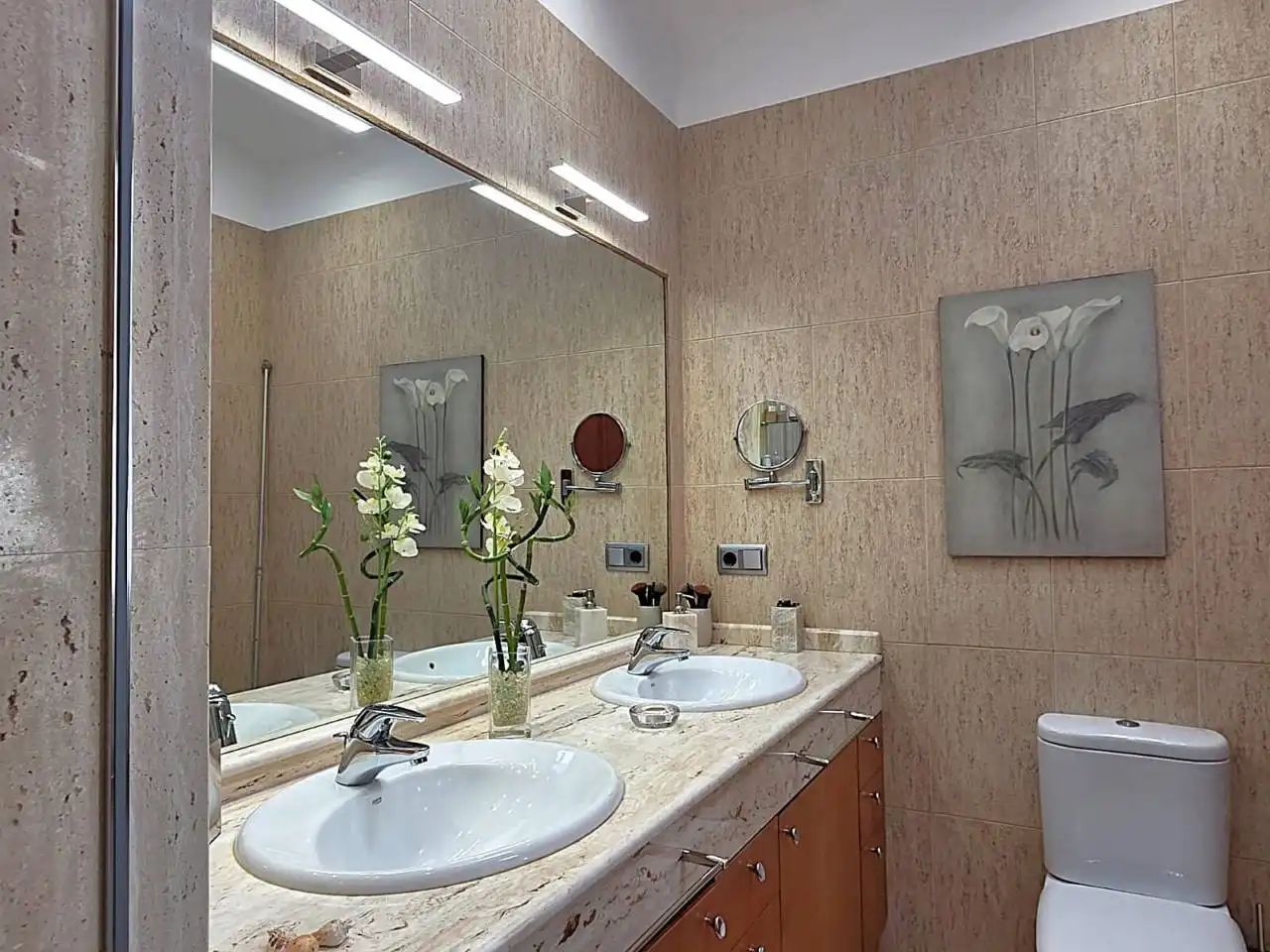 Badezimmer von Einfamilien-Reihenhaus zum Verkauf in Sada (A Coruña) mit Klimaanlage, Heizung und Privatgarten