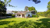 Jardí de Casa o xalet en venda en Gijón  amb Calefacció, Terrassa i Traster