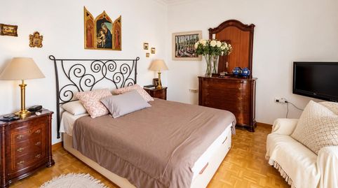Chalet señorial con amplios espacios y jardín en un entorno tranquilo, imagen 4