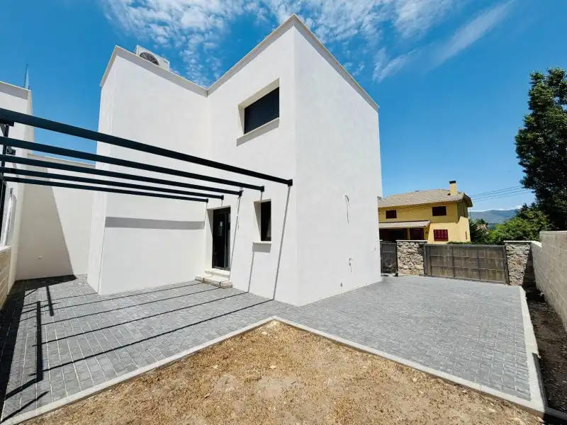 Exterior view of Houses for sale in El Espinar  with Heating and Terrace