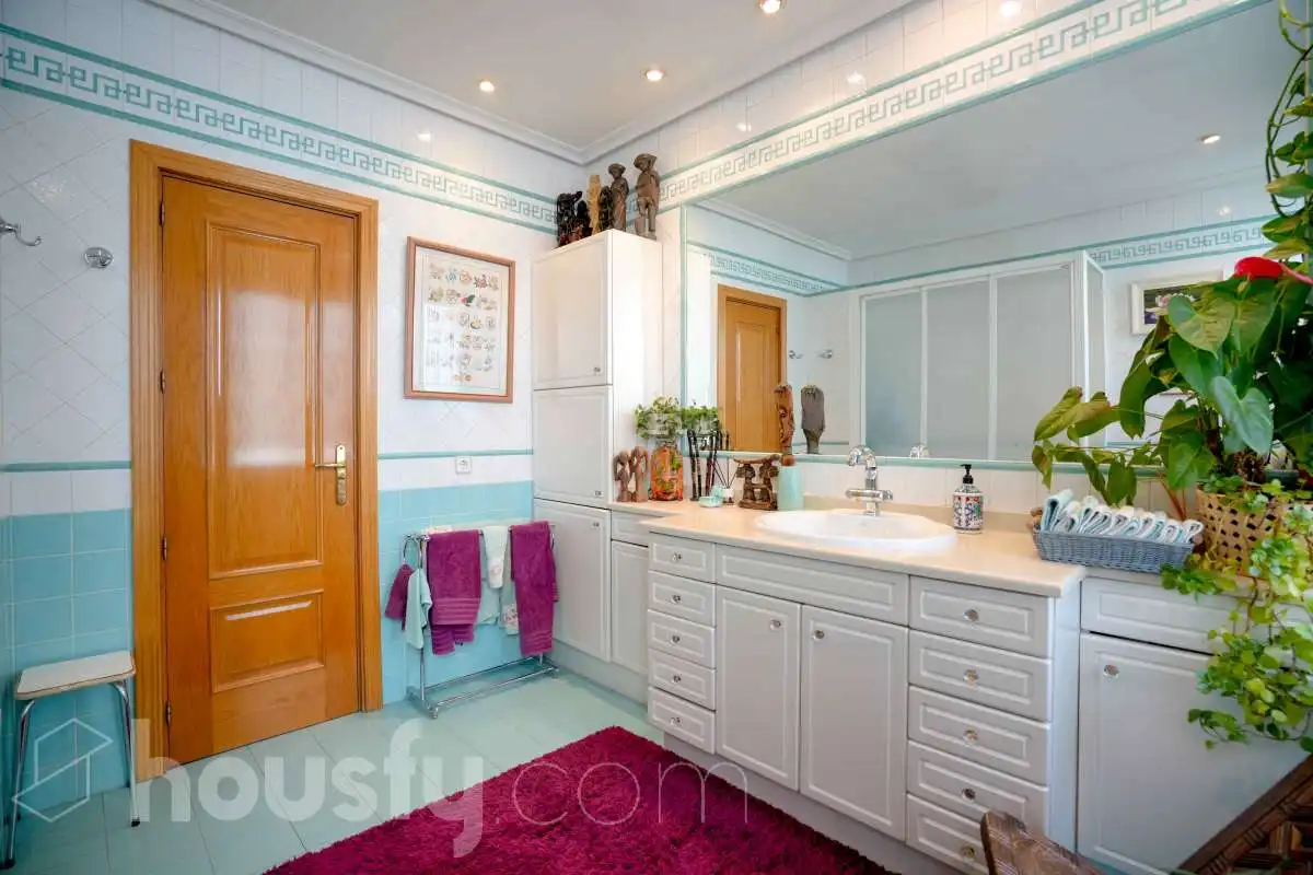 Baño de Ático en venta en Madrid con Aire acondicionado, Calefacción y Parquet